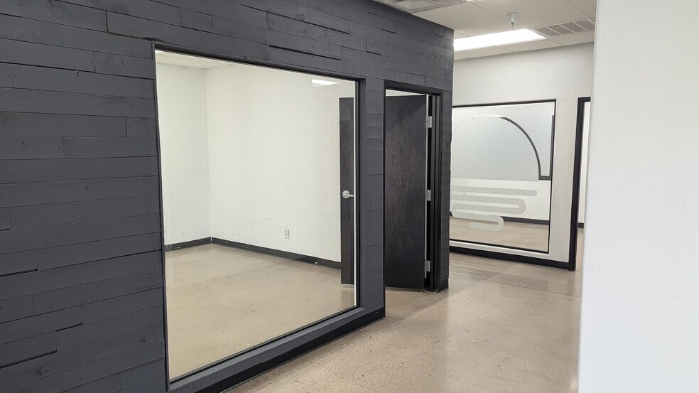 More Photos Of 819 W 22nd St, Tempe Warehouse For Lease