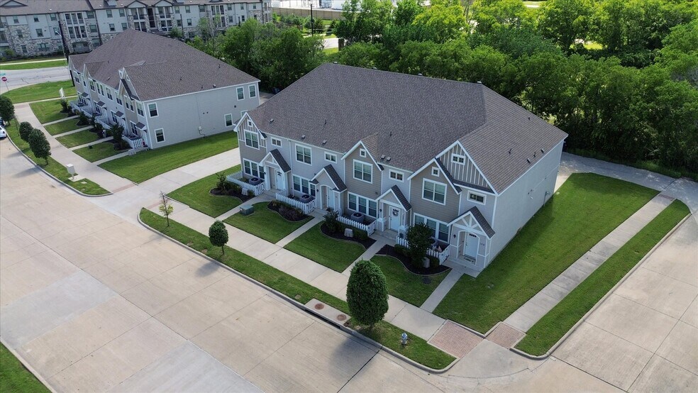 More Photos Of 101 Springtree St, Denton Apartments For Sale