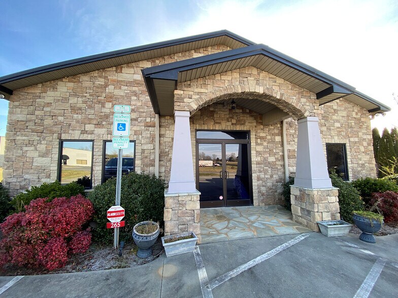 More Photos Of 265 Pitt Rd, Mooresville Warehouse For Sale