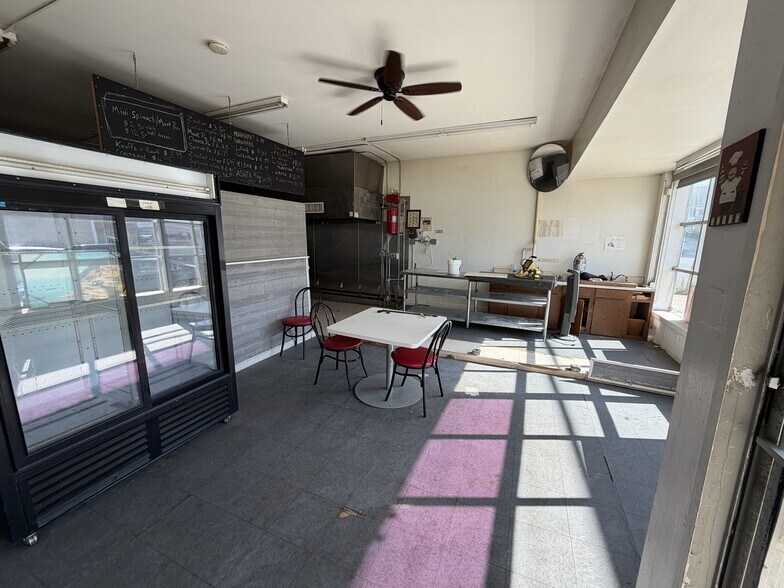 More Photos Of 120 Lowell St, Methuen Restaurant For Lease