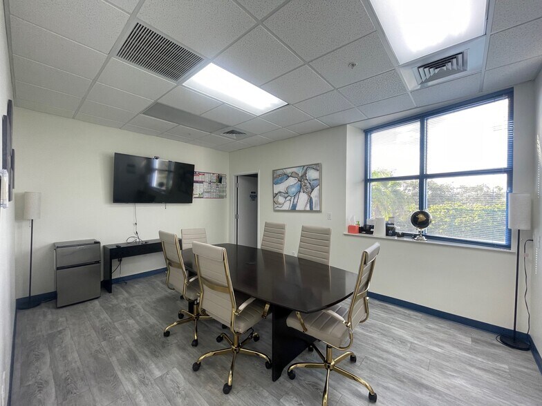 More Photos Of 2505 Metrocentre Blvd, West Palm Beach Medical For Lease