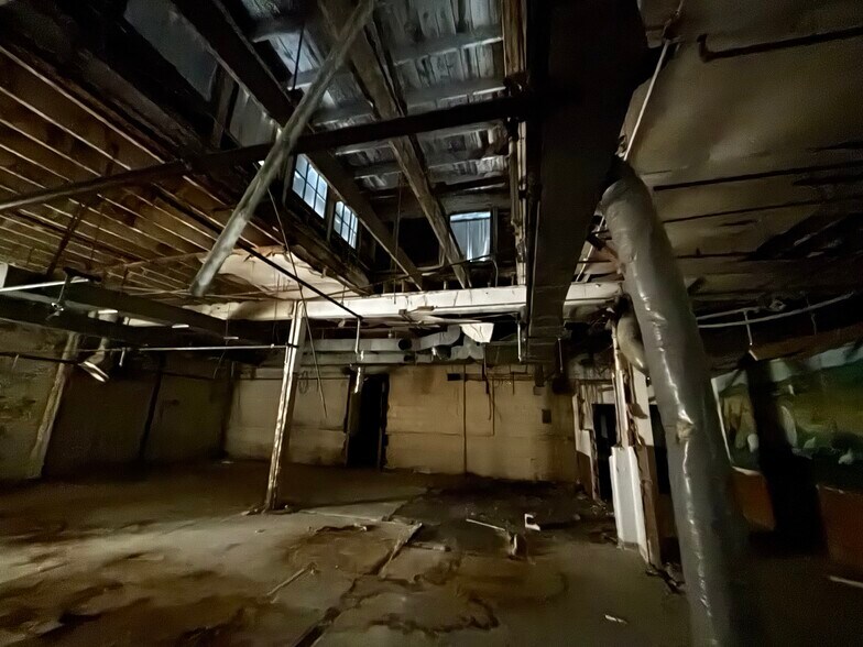 More Photos Of 501 N Main Ave, Springfield Warehouse For Lease