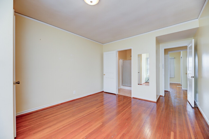 More Photos Of 913 S Wilton Pl, Los Angeles Apartments For Sale