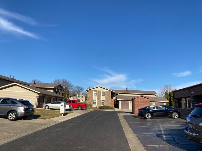 More Photos Of 1240-1290 Bamburg Ct, Hanover Park Medical For Lease