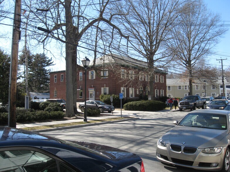 More Photos Of 12 Main St, Essex Office For Lease
