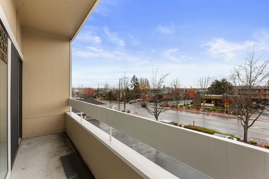 More Photos Of 22030 7th Ave S, Des Moines Medical For Sale