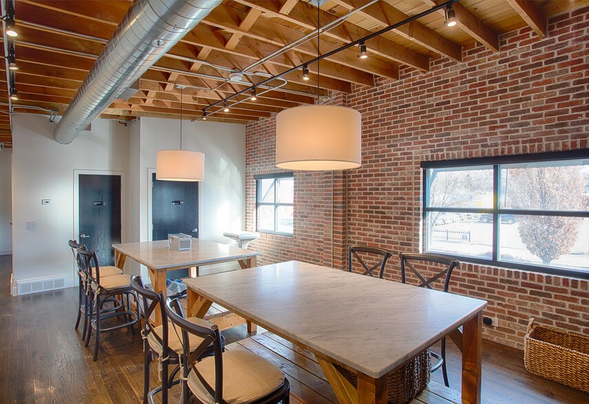 More Photos Of 3141-3149 S Broadway, Englewood Storefront Retail Office For Lease