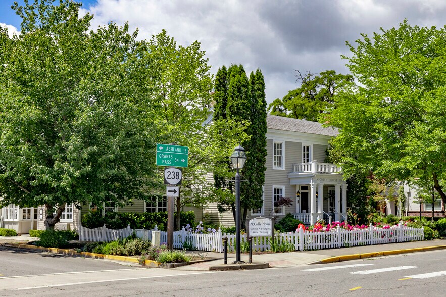 More Photos Of 240 E California St, Jacksonville Hotel For Sale