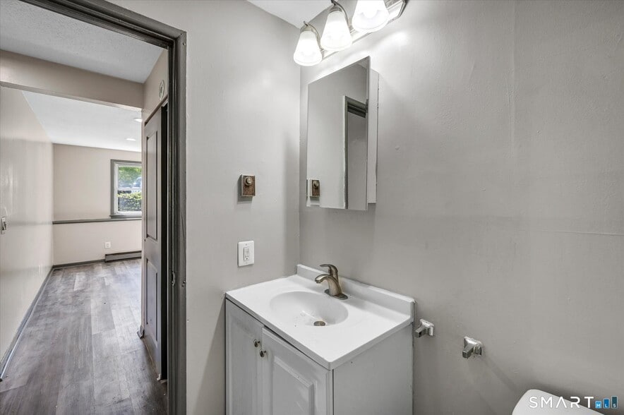 More Photos Of 40 Briarwood Ln, Branford Apartments For Sale