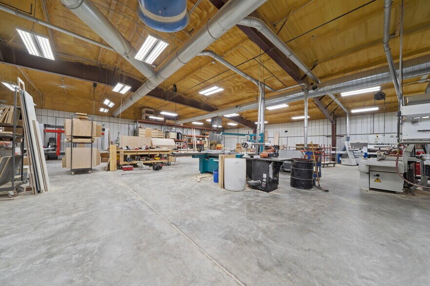 More Photos Of 29 Red Oak Rd, High Hill Manufacturing For Sale