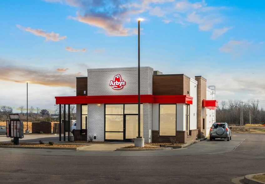 More Photos Of 8636 US Highway 51 N, Millington Fast Food For Sale