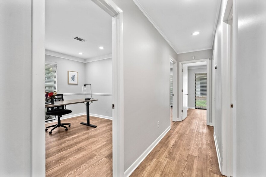 More Photos Of 600 Houze Way, Roswell Medical For Lease