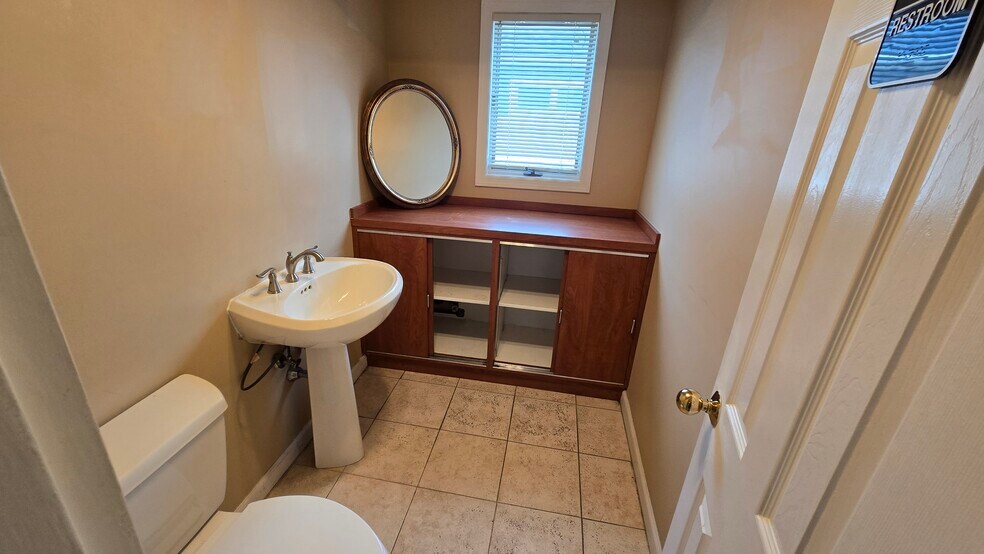 More Photos Of 724 E Park Ave, Long Beach Office For Lease