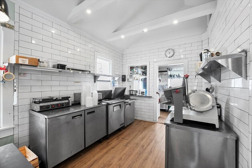 More Photos Of 4 White St, Saint Augustine Storefront For Lease