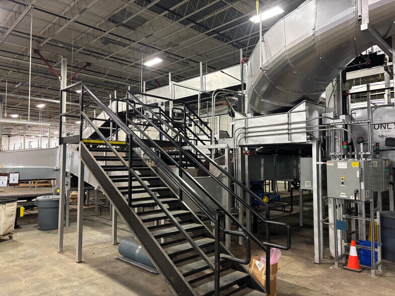 More Photos Of 40 Fordham Rd, Wilmington Distribution For Lease