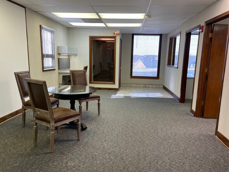 More Photos Of 19605 E 40 Hwy, Independence Warehouse For Sale