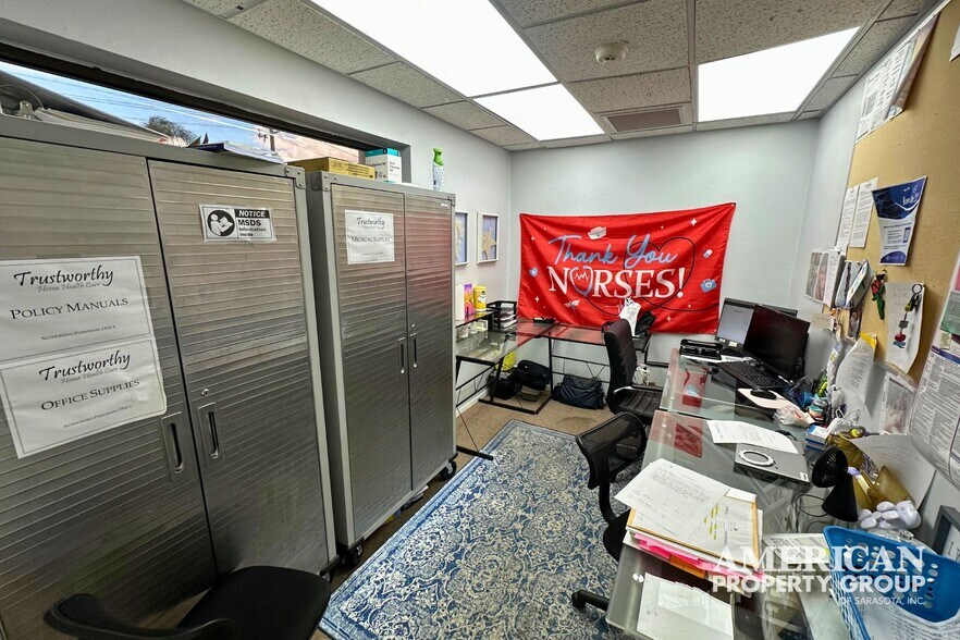 More Photos Of 2924-2926 Hyde Park St, Sarasota Office For Sale