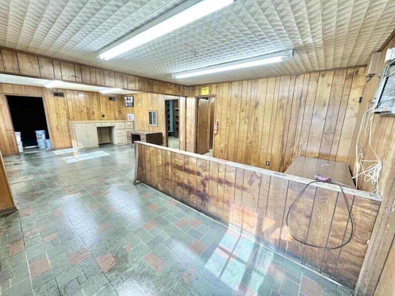 More Photos Of 803 9th St S, Columbus Warehouse For Lease