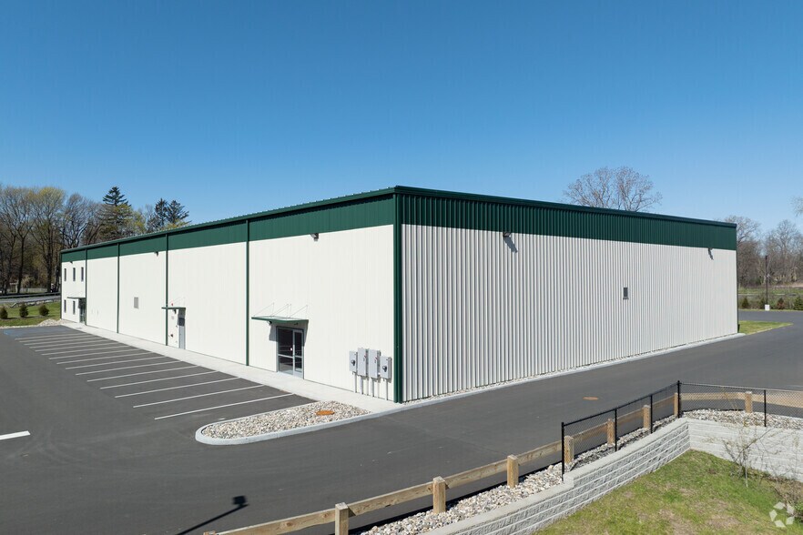 More Photos Of 1381 River Road, Selkirk Warehouse For Lease
