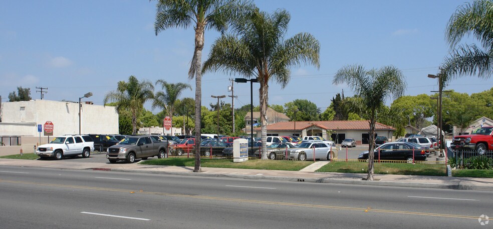 More Photos Of 905 S Main St, Santa Ana Freestanding For Lease