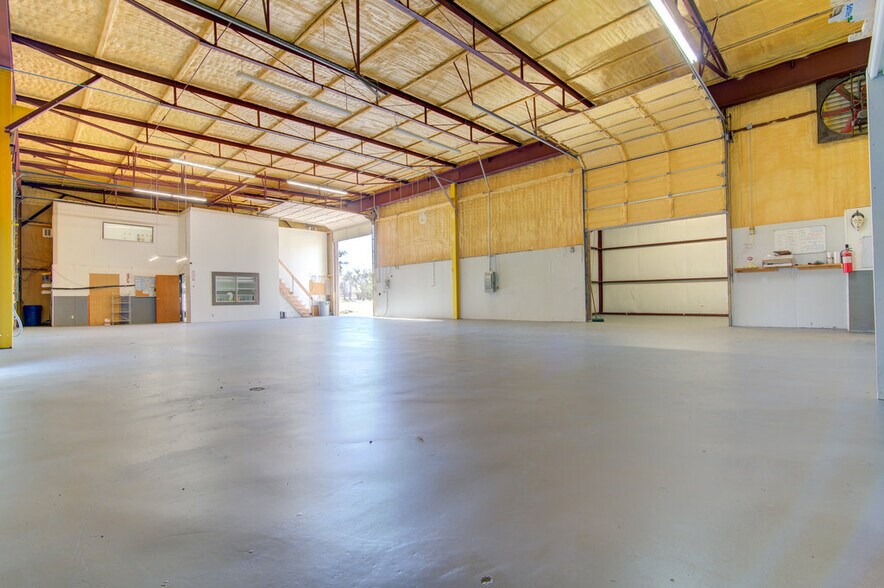 More Photos Of 5206 Beacon Dr, Austin Warehouse For Lease