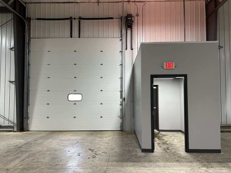 More Photos Of 990 Haines Blvd, Sturgis Distribution For Lease