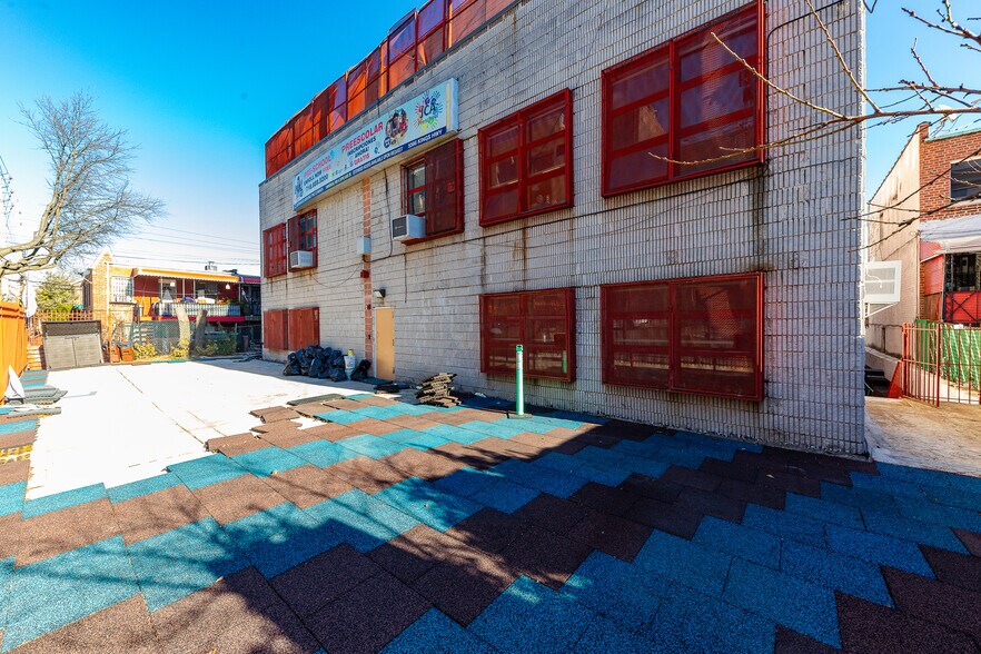 More Photos Of 5566 Kings Hwy, Brooklyn Schools For Lease