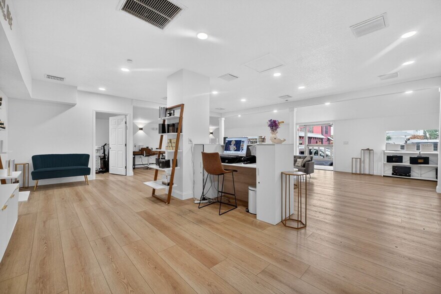 More Photos Of 411 Flagler Ave, New Smyrna Beach Freestanding For Lease