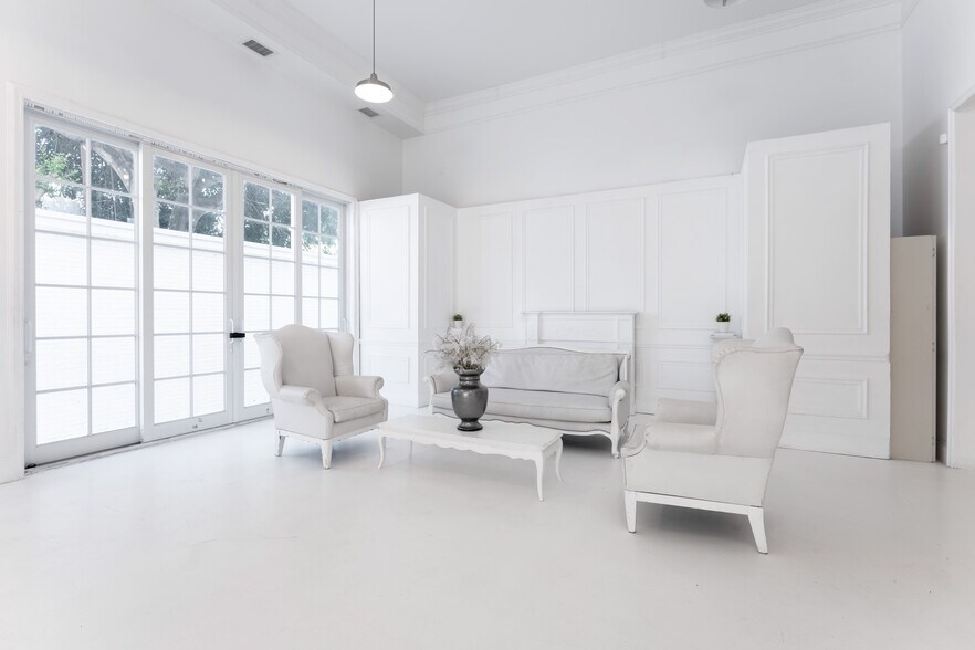 More Photos Of 363-365 NE 61st St, Miami Loft Creative Space For Lease