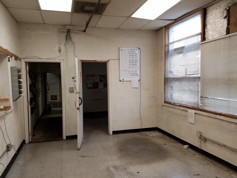 More Photos Of 901 Evarts St NE, Washington Warehouse For Lease
