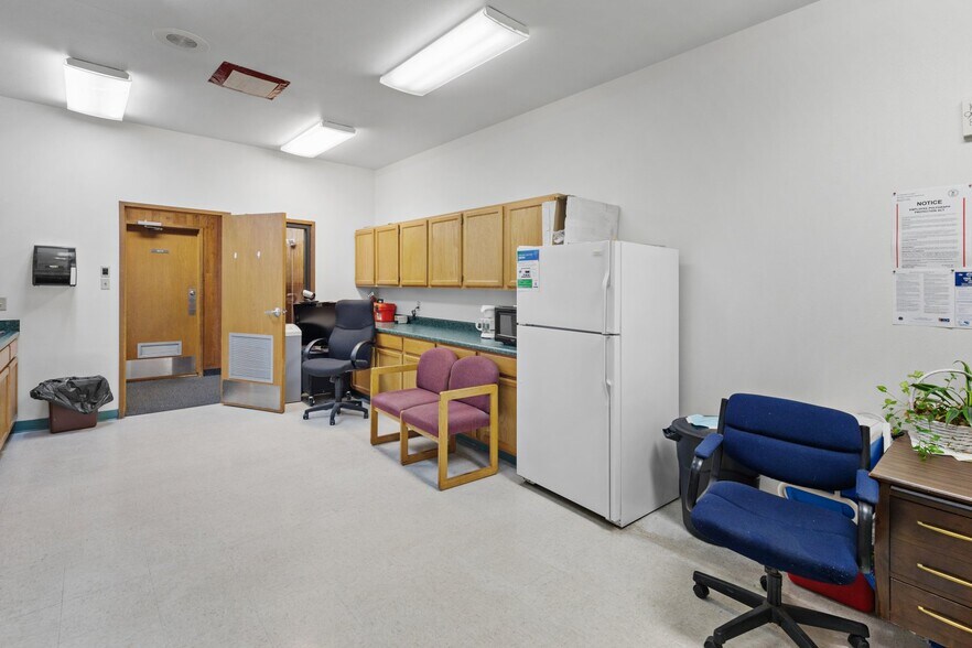 More Photos Of 255 S Main St, Richfield Office For Sale