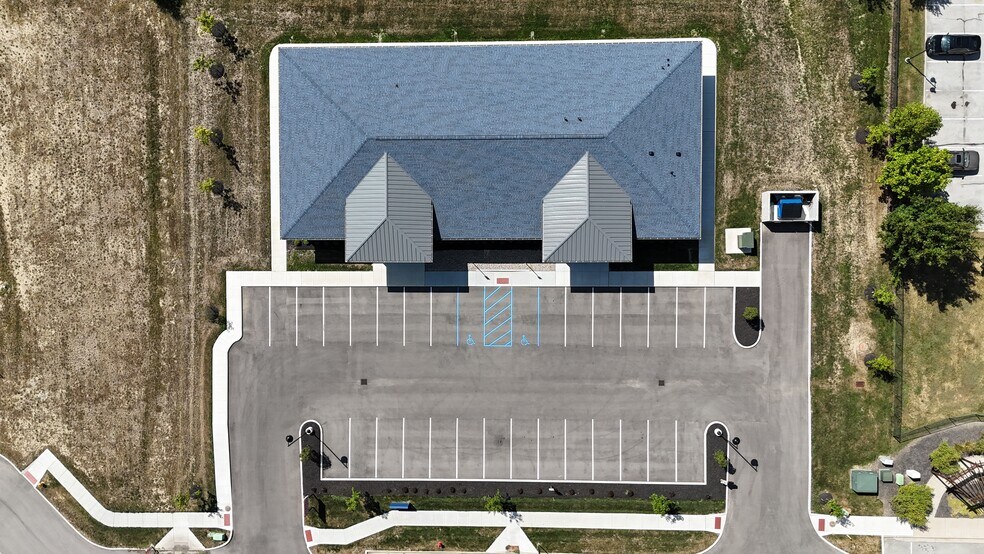 More Photos Of 6054 Gateway Dr, Whitestown Medical For Lease