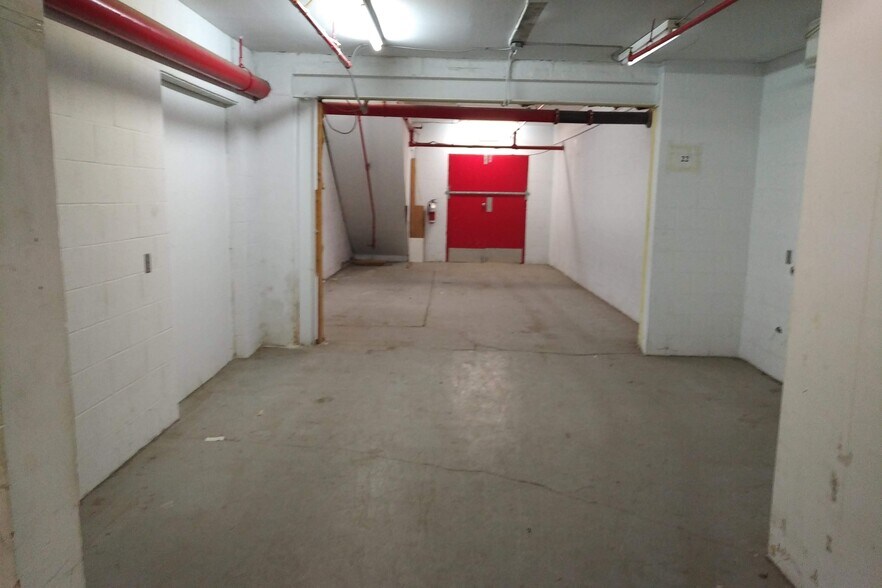 More Photos Of 1808 Rue William, Montréal Service For Lease