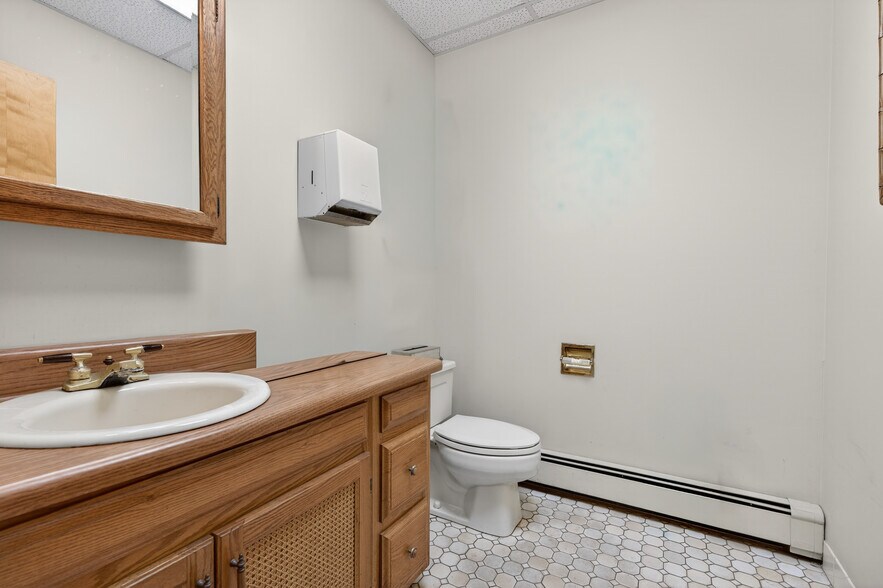 More Photos Of 290 Grant Ave, Lyndhurst Light Manufacturing For Lease