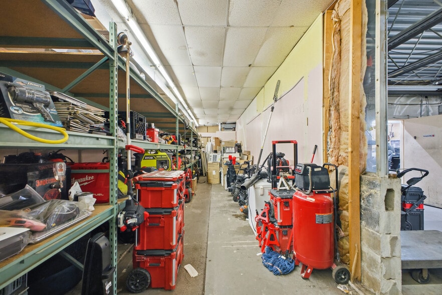 More Photos Of 3210 E Main St, Columbus Freestanding For Sale