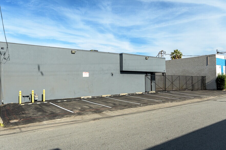 More Photos Of 319 Agostino Rd, San Gabriel Manufacturing For Lease