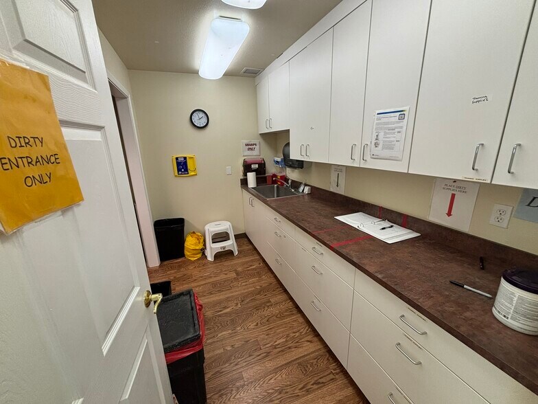 More Photos Of 2230 Kingwood St, Florence Warehouse For Sale