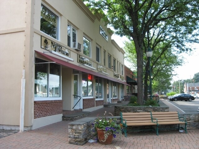 More Photos Of 1052-1068 Main St, Newington Freestanding For Lease