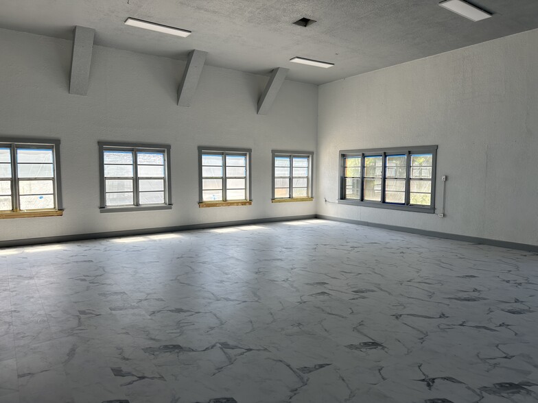 Primary Photo Of 1236 Central Ave, Sarasota Warehouse For Lease