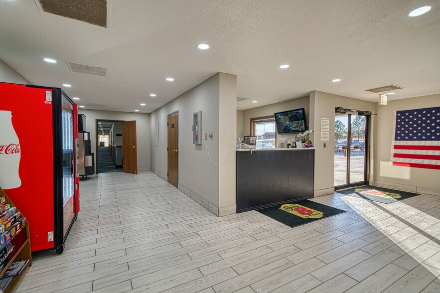 More Photos Of 800 Mammoth St, Hot Springs Hotel For Sale