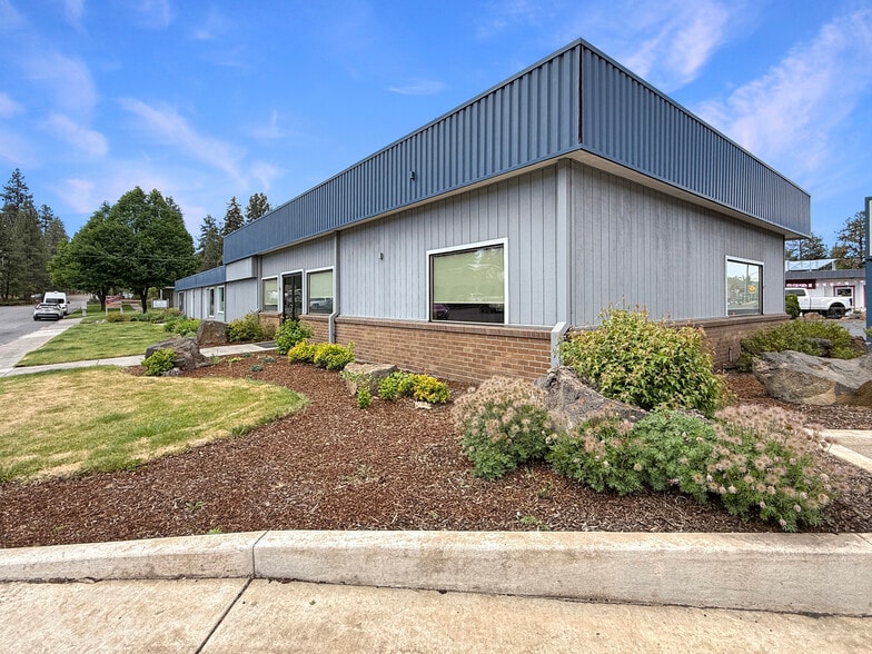 More Photos Of 671 NE Greenwood Ave, Bend Office For Lease