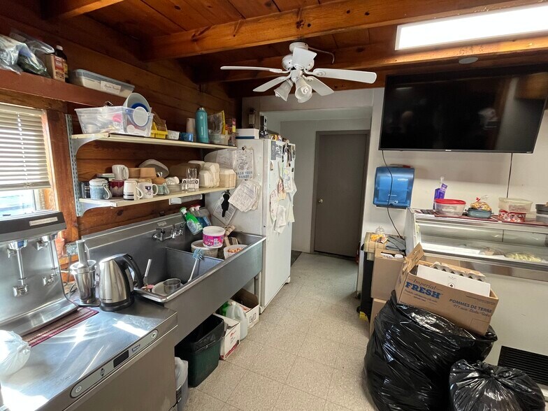 More Photos Of 2600 Otter Av, Tulameen Restaurant For Sale