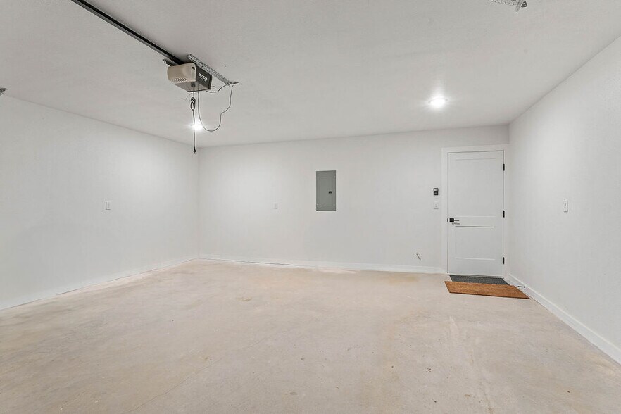 More Photos Of 2004 S Razorback Rd, Fayetteville Apartments For Sale