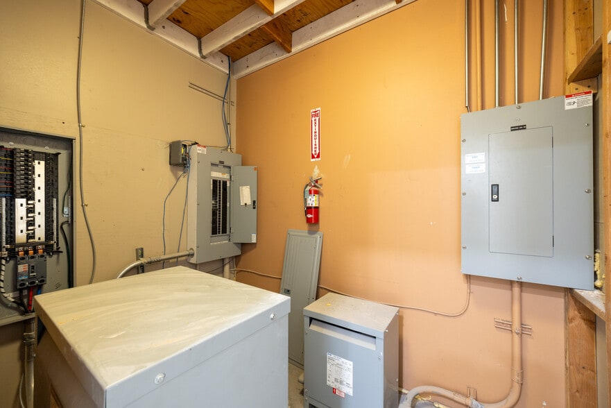 More Photos Of 15350 Fairfield Ranch Rd, Chino Hills Warehouse For Sale