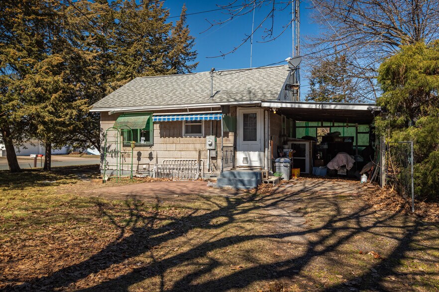 Primary Photo Of 923 11th Ave S, Onalaska Flex For Sale