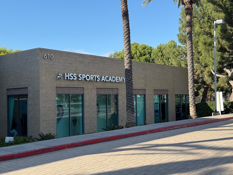 More Photos Of 610 Roosevelt Ave, Irvine Office For Lease