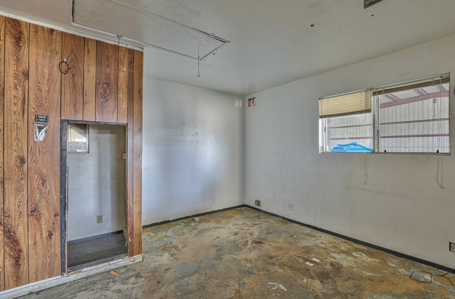 More Photos Of 50 Chamberlain St, Salinas Warehouse For Sale