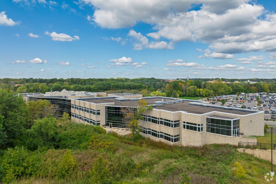 More Photos Of 1 Oakridge Dr, Chaska Hotel For Sale