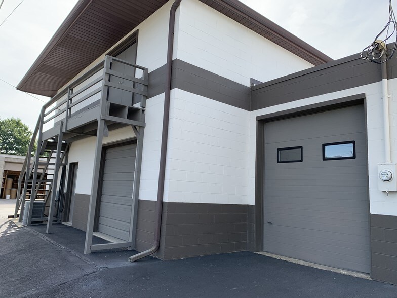 More Photos Of 108 E College Ave, Brownsburg Light Distribution For Lease