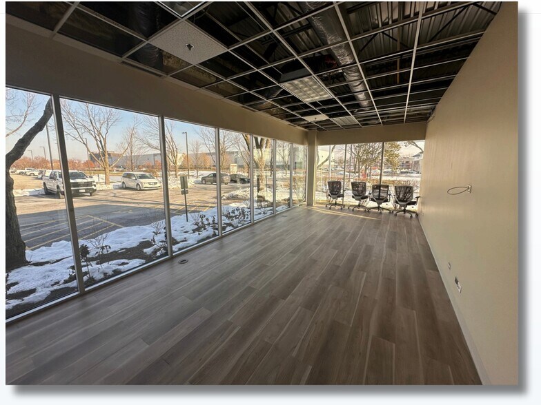 More Photos Of 500 W Algonquin Rd, Mount Prospect Flex For Lease